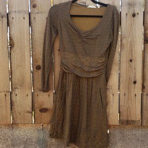 Athleta dress green long sleeve v neck floral pattern
